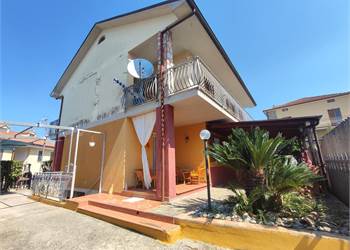 Porzione di casa con ingresso indipendente