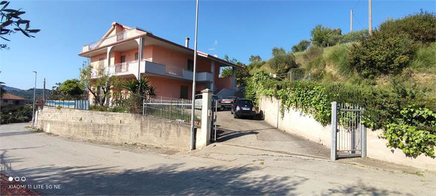 Photo 18