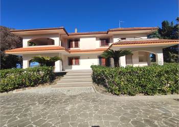 Villa prestigiosa di campagna in affitto residenziale