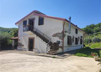 **Casa Indipendente in Vendita - Antico Casolare Ristrutturato**