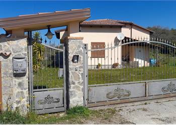 **Villa Indipendente in Vendita a Palinuro**